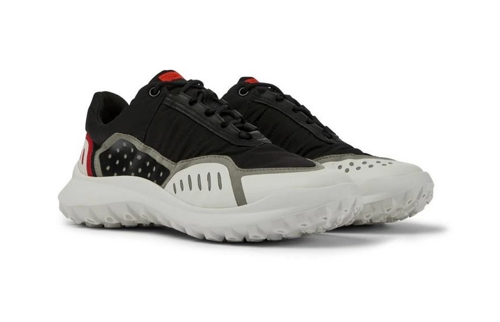 Zapatillas deportivas de mujer en negro con tecnología Gore-Tex