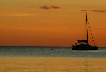¿Alquilar un barco con patrón para viajar navegando a vela?