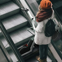 Estas son las multas que te puedes llevar por subir tu patinete eléctrico al autobús, tren o metro