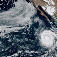 No bajes la guardia: Genevieve se debilita, pero sus nubes provocarán tormentas en los siguientes estados