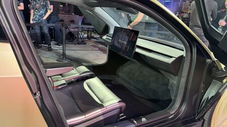 Um carro produzido em massa precisa atender às restrições de segurança, conforto, modularidade e versatilidade, aspectos que o Cybercab simplesmente ignorou em suas especificações. © Tesla