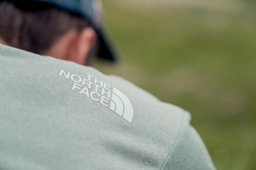 El Corte Inglés está liquidando todas estas prendas de The North Face a mitad de precio en su outlet 