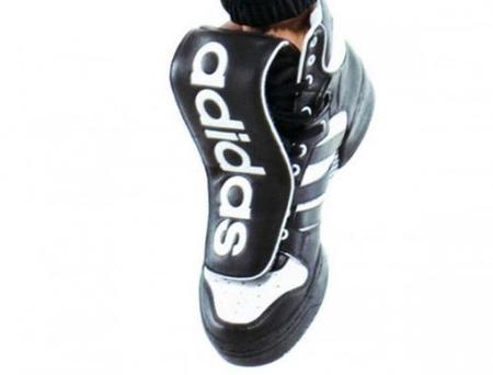 Maxi-lengüetazo de Jeremy Scott para Adidas, Otoño/Invierno 2009