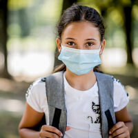 A partir de este jueves los niños podrán volver a estar sin mascarilla en el patio del colegio