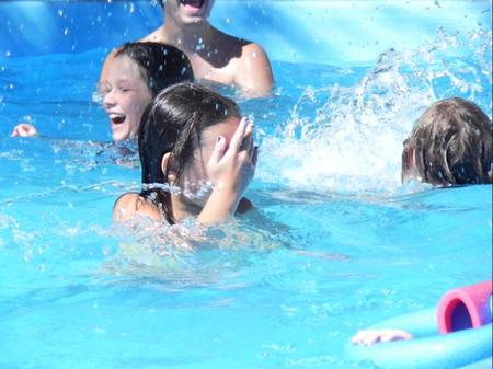 En verano aumentan los casos de conjuntivitis en niños: se recomienda extremar la higiene y prevenir el contagio