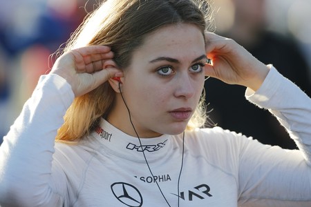 Sophia Floersch está preparada para volver a competir tras el fuerte accidente en Macao