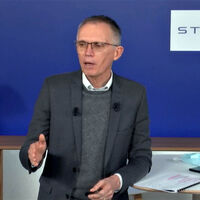 Carlos Tavares, CEO de Stellantis, carga de nuevo contra la Comisión Europea: "El coche eléctrico impuesto por ley no es la solución"