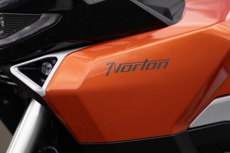 Norton Atlas 007