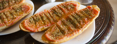 El gran debate del desayuno español: ¿poner primero el aceite o poner primero el tomate en el pan?