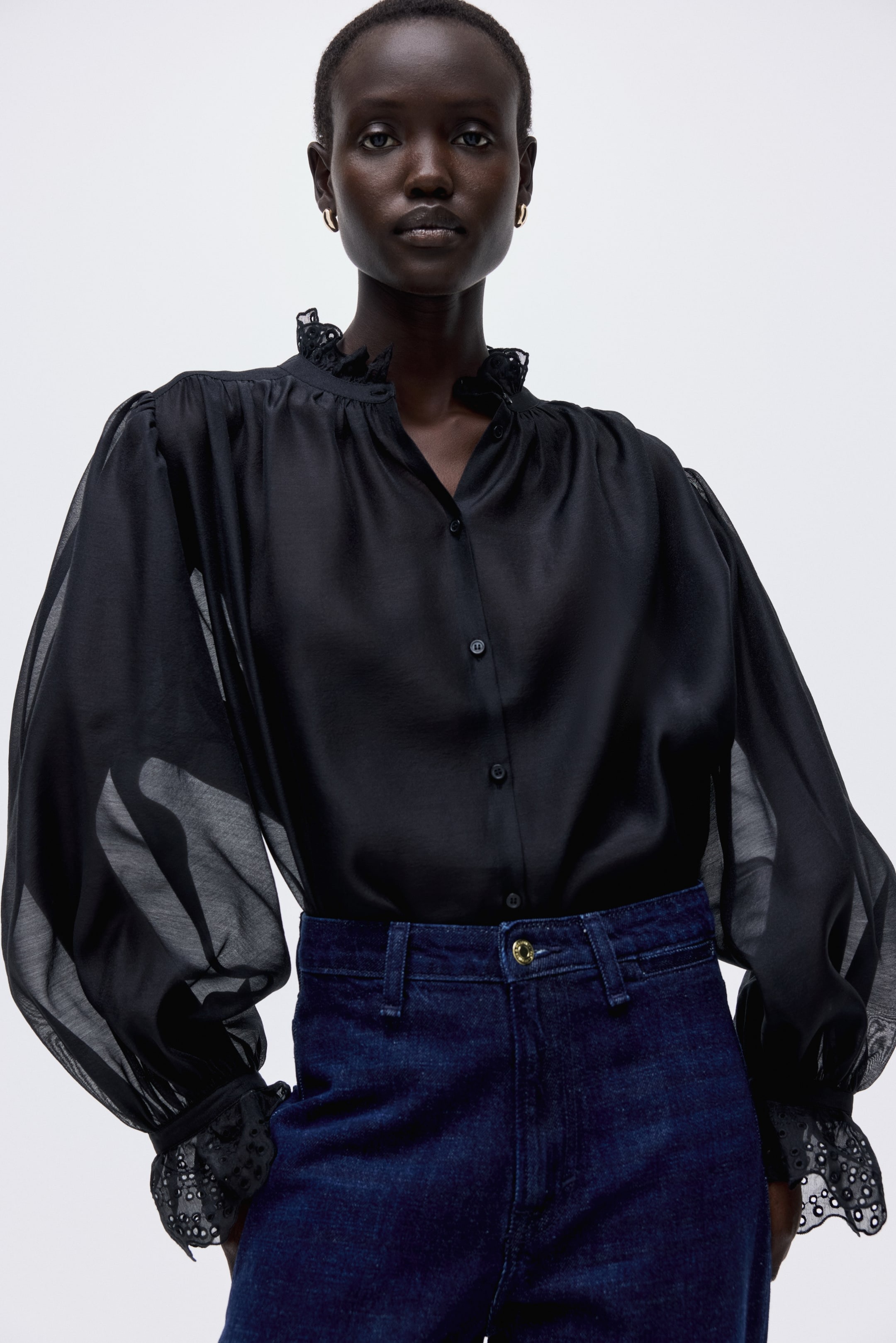 Blusa con bordado inglés