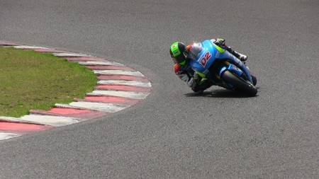 Eugene Laverty destroza la Suzuki de MotoGP en tan solo seis vueltas en Phillip Island