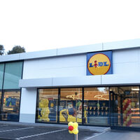 Lidl tiene el cargador solar y plegable ideal para no quedarte sin batería en tu smartphone durante tus vacaciones 