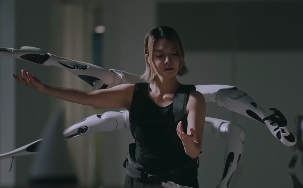 Una mochila con seis brazos robóticos: la idea de unos investigadores para una sociedad 