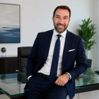 Un empresario cuenta una realidad que mucha gente ni ve: “Una persiana abierta no significa que quien la levanta esté bien” 