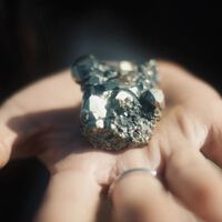 Japão descobre megajazida de terras raras suficiente para 700 anos 