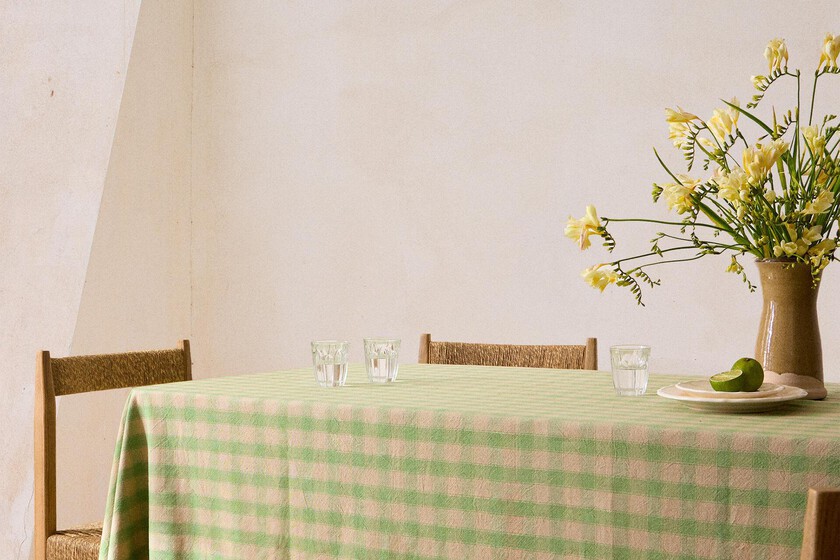 Zara home sorprende con su nueva vajilla artesanal: está pintada a mano y pronto la verás en las casas de influencers y diseñadores