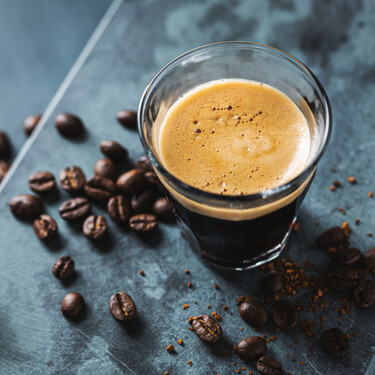 Se desploma el precio de la cafetera De'Longhi con doble depósito de granos de café y que se limpia sola