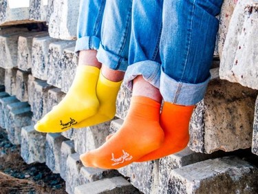 Lemonade Attack, calcetines llenos de color 