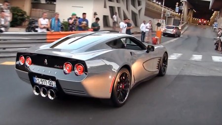 Iba en serio: El primer Equus Throwback ya está rodando por Mónaco, y sus 1.000 CV suenan a gloria