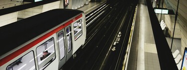 Cómo funciona el "hombre muerto" en los trenes: el sistema que garantiza que siempre hay alguien a los mandos