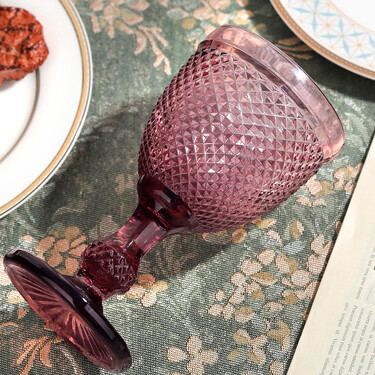 Unas copas de vino que no tienen nada de sencillas y son perfectas para vestir la mesa esta Navidad