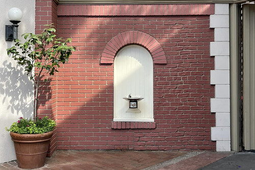 La pared más importante de Disneyland pasa completamente desapercibida, pero esconde una alucinante historia tras su muro