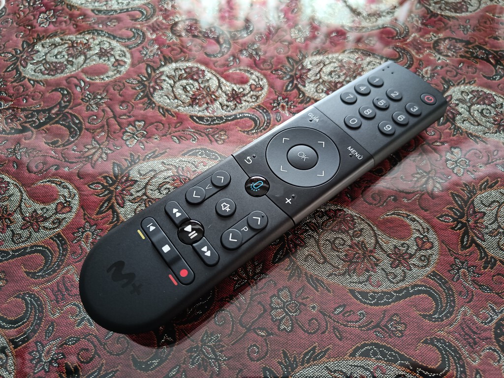 Me ha llegado el mando vocal de Movistar Plus+ y sus mejoras me han convencido lo suficiente como para no querer volver atrás 