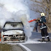 Achávamos que o fogo era o grande perigo dos carros elétricos até a China revelar o segredo da bateria que suporta 300ºC 