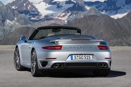Nuevos 911 Turbo Cabriolet: potencia y eficiencia al aire libre