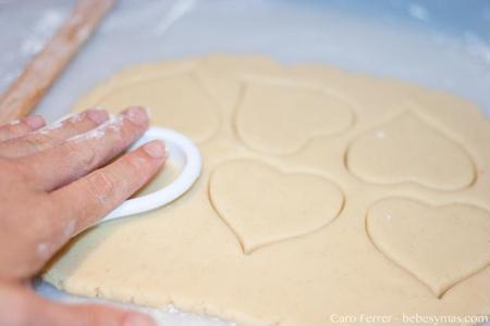 cortar formas galletas tetas