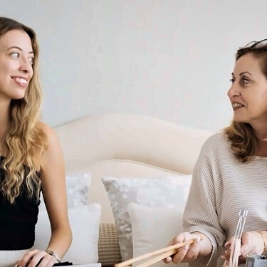 Julia y Natalia, expertas en limpieza: "Para eliminar el moho de la ducha o de la bañera puedes hacer este limpiador multiusos casero con bicarbonato" 