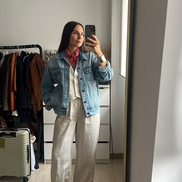Ni Mango ni Zara: Stradivarius vende la chaqueta atemporal que llevan pijas y modernas en sus looks diarios