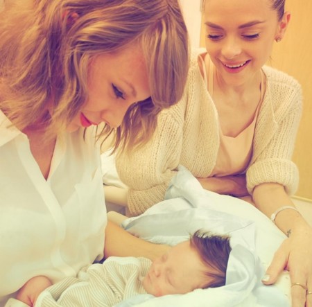 Taylor Swift ya presume de ahijado
