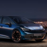El CUPRA El-Born es el primer hot-hatch eléctrico de la firma española, y no tendrá versión SEAT