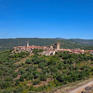 Este impresionante pueblo medieval en Salamanca conserva sus murallas intactas y te transporta al pasado