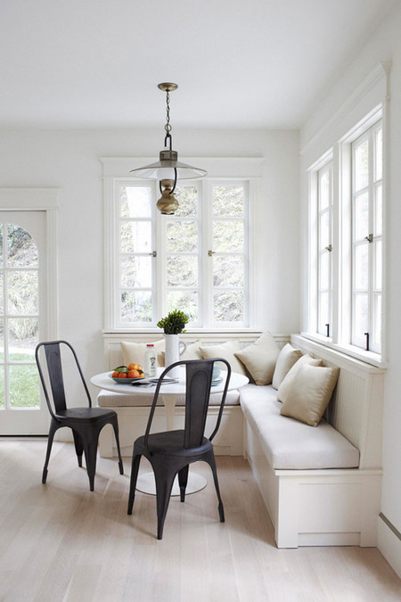 11 ideas para crear un office en tu cocina Mesas cocina con botellero ikea