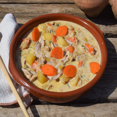 Waterzooi de pollo: un clásico guiso de la cocina belga, fácil y reconfortante 