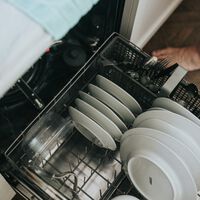 Sin ruidos ni facturas de la luz elevadas: Balay rebaja el lavavajillas perfecto para familias que te hará olvidarte del fregadero  