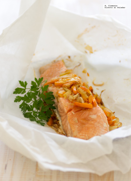 Papillote de salmón con puerros, jengibre y salsa teriyaki. Receta