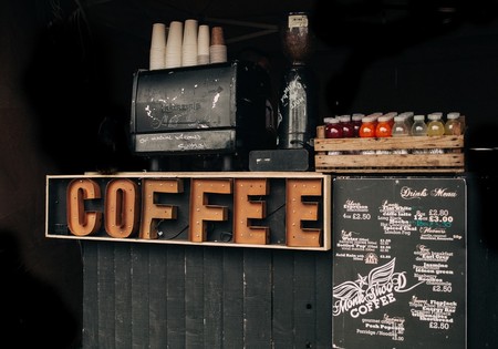 ¿Cuánta cafeína hay en mi vaso? A examen los diferentes cafés, refrescos y bebidas energéticas (y cuál es mejor para espabilarnos)