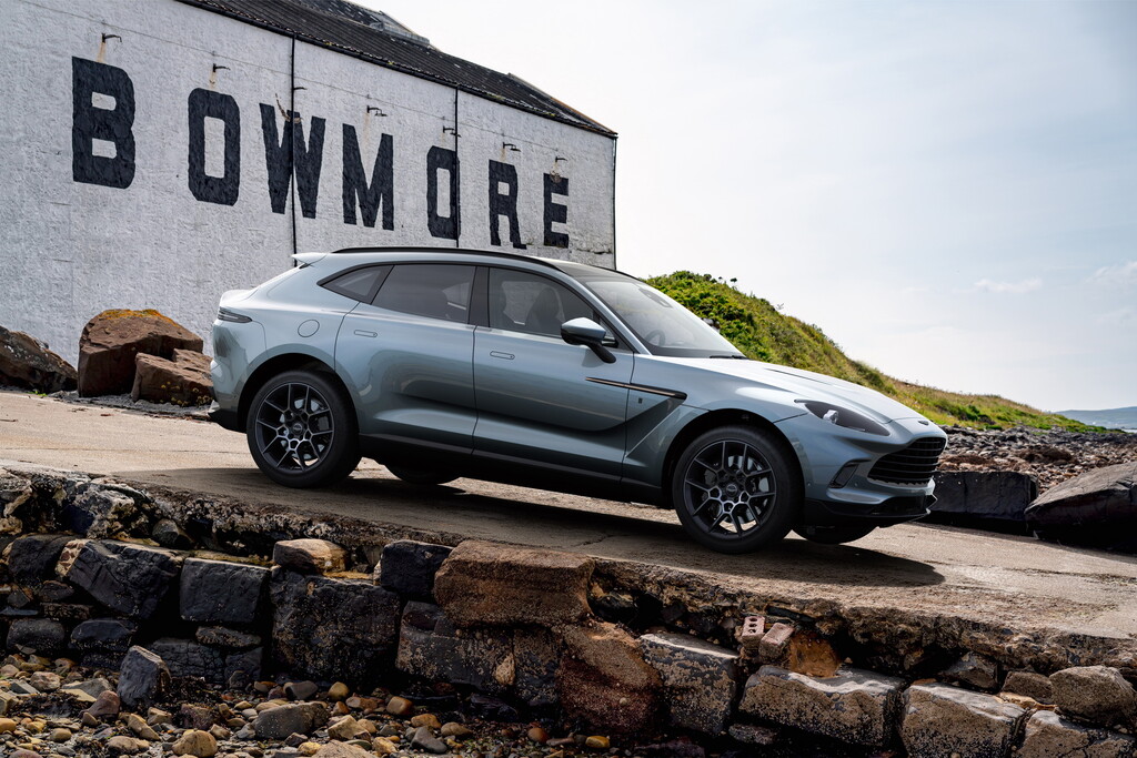 Aston Martin DBX Bowmore Edition 2021, el SUV deportivo que lleva el nombre del famoso whisky escocés