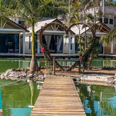 El “Bali mexicano” está en Querétaro: cabañas con puentes sobre el agua y cascada natural