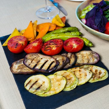 Lidl rebaja por menos de 100 euros la parrilla en la que asar todo tipo de alimentos sin llenarlo todo de humo