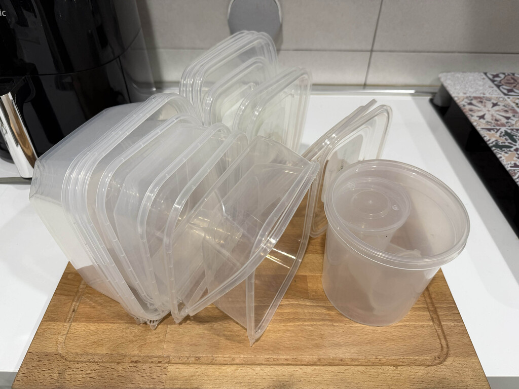 Estaba tirando los tuppers de los platos preparados del Mercadona y El Corte Inglés. Ahora he aprendido a reutilizarlos