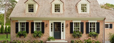 Las puertas marrones para entrar en casa ya no son tendencia: la nueva alternativa de las casas modernas que las reemplaza por más estilo y seguridad 