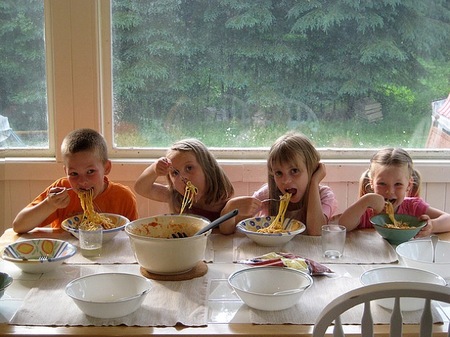 Las comidas de los peques se pueden complementar con ricas salsas