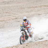Laia Sanz lucha contra la adversidad en su peor año y gana su noveno Dakar consecutivo en categoría femenina