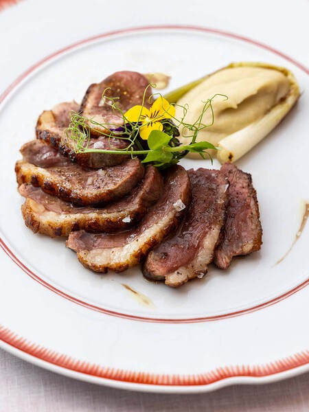 Al Magret De Pato Con Salsa De Oloroso Y Remolacha Se Le Puede Acompanar Perfectamente Con Una Parmentier De Patata C Casa Felisa