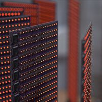 Pensávamos que construir uma GPU exigia laboratórios e milhões de dólares, mas um makers está construindo uma em casa 