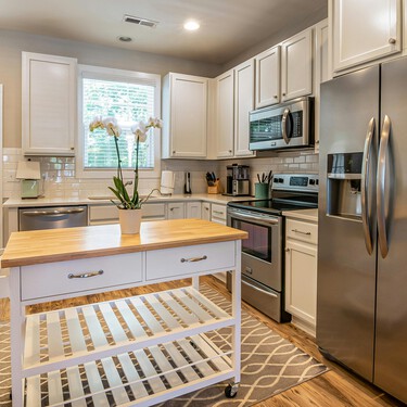 Acaban de llegar a Lidl un carrito auxiliar estrecho y todoterreno: cuesta solo 8,99 euros